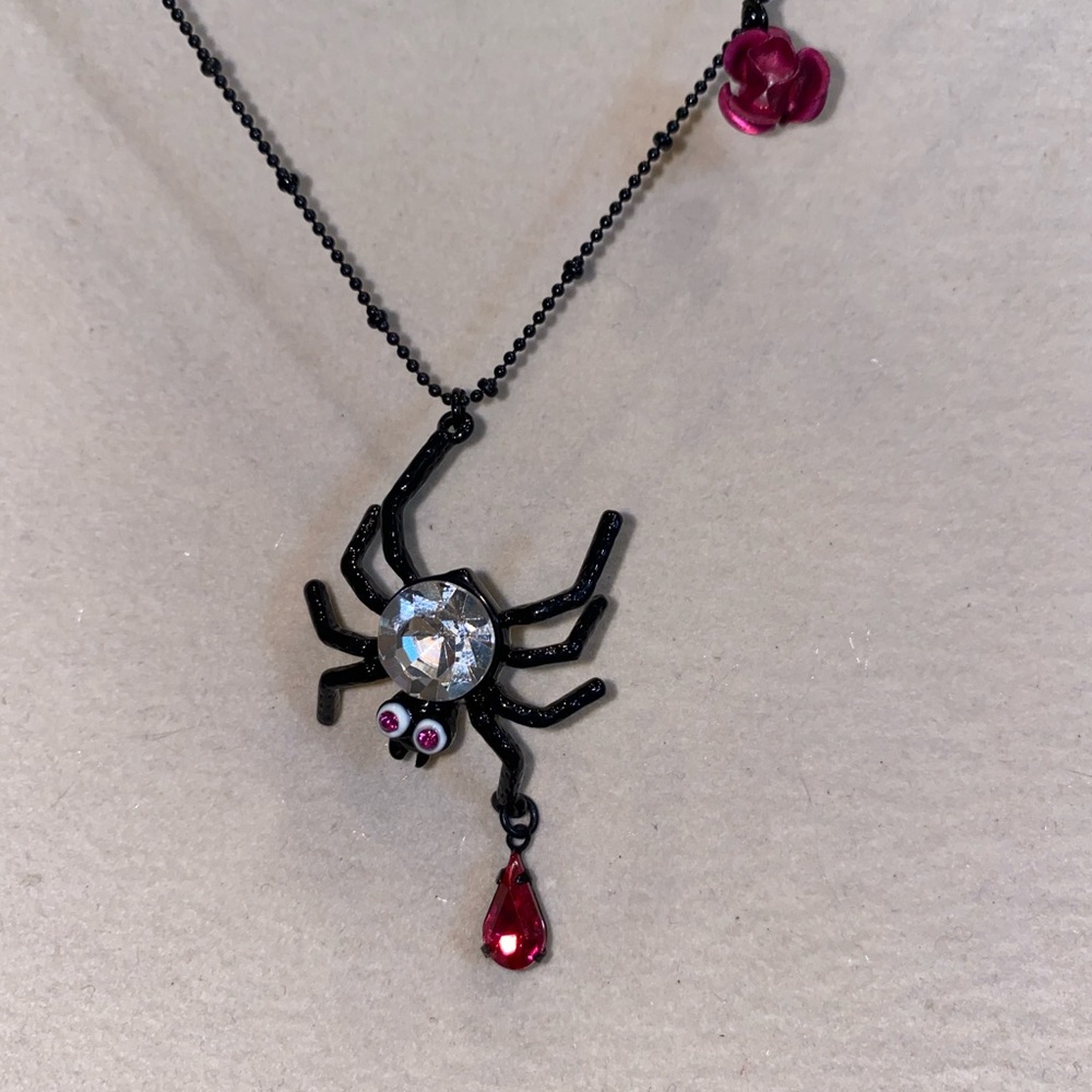 BETSEY JOHNSON SPIDER NECKLACE 🕷💕